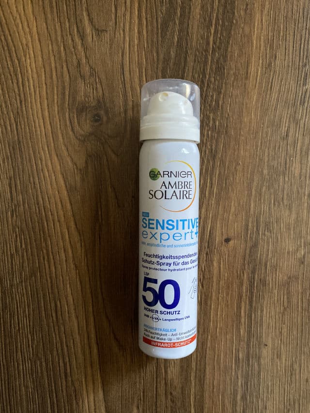 Garnier Ambre Solaire Sensitive Advanced Hydrating Face Sun Cream Mist SPF50 review photo by pixplore