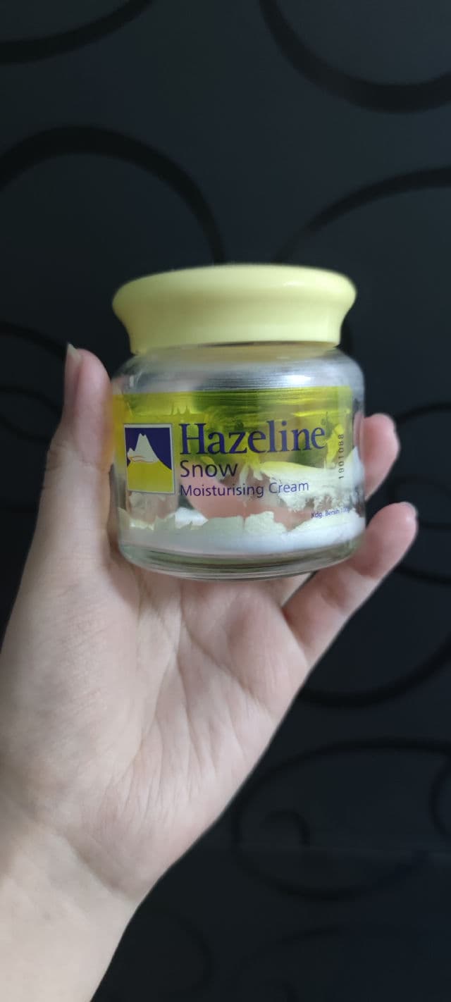 Hazeline Snow Moisturising Cream review photo by poyee