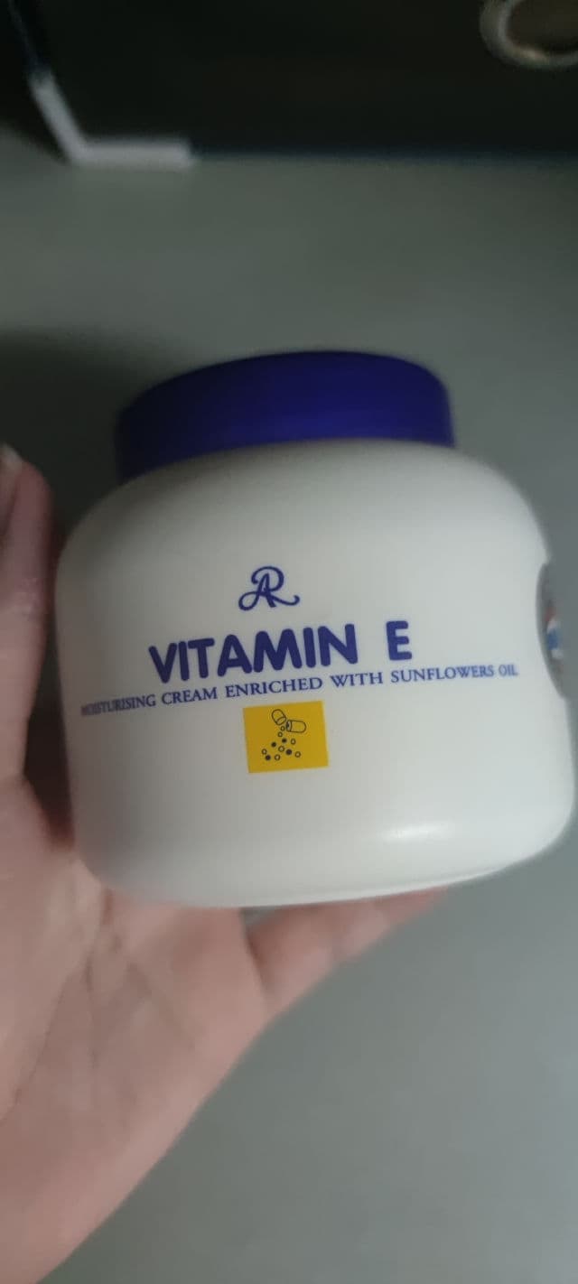 AR Cosmo Vitamin E Moisturizing Cream Enriched with Sunflowers Oil review photo by poyee