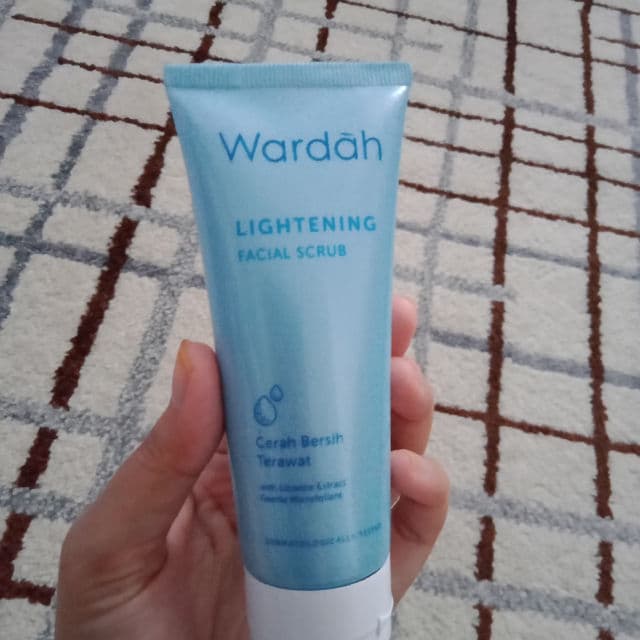 Wardah Lightening Gentle Exfoliator review photo by putriberliaaaan