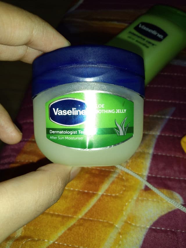 Vaseline Aloe Soothing Jelly review photo by qist