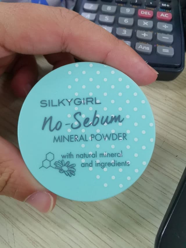 Silkygirl No-Sebum Mineral Powder review photo by skinANDsushi