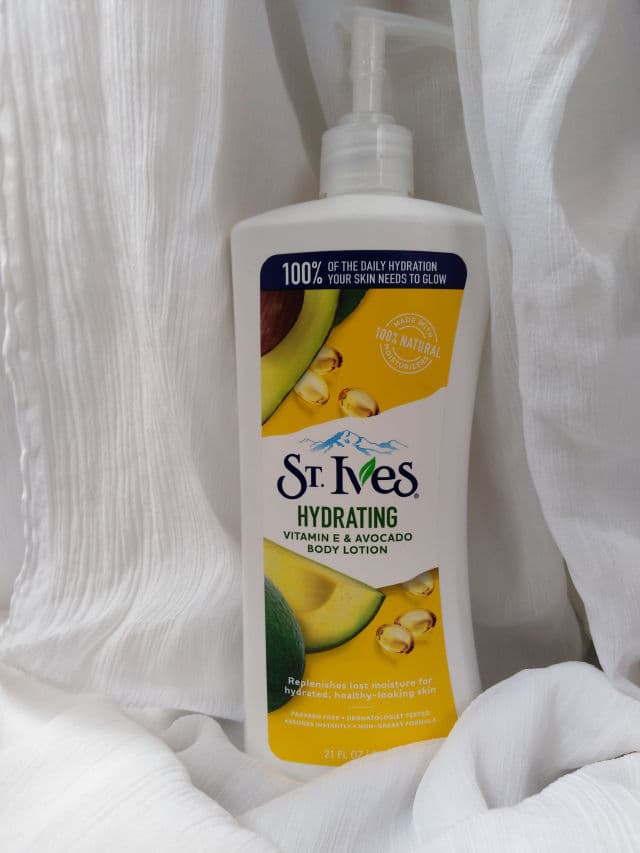St. Ives Vitamin E & Avocado Hydrating Body Lotion review photo by thepetitegirlsworld